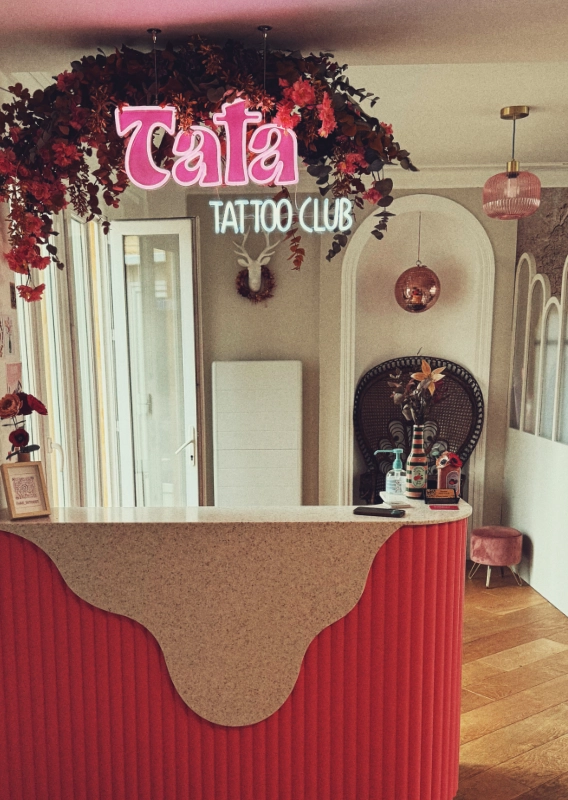 photo de la banque d'accueil du salon de tatouage